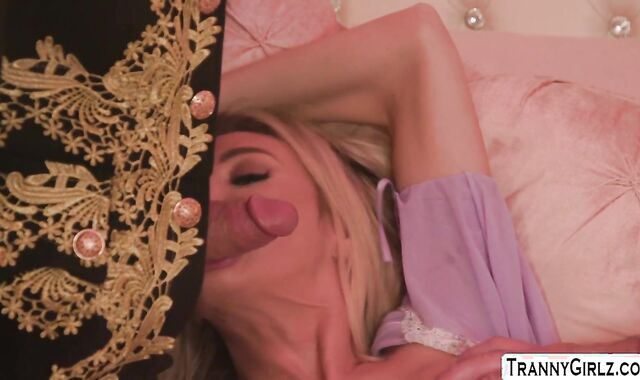 Royal TS princess anal fucked by two courtier